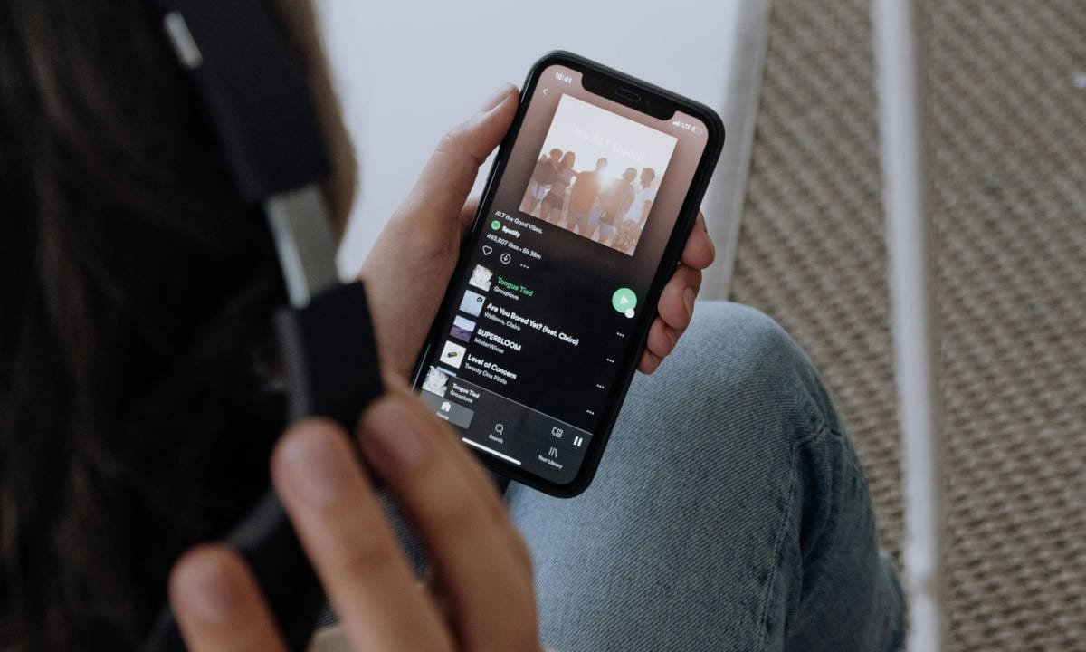 Spotify revoluciona el audio con IA: podcasts personalizados y canciones reinventadas