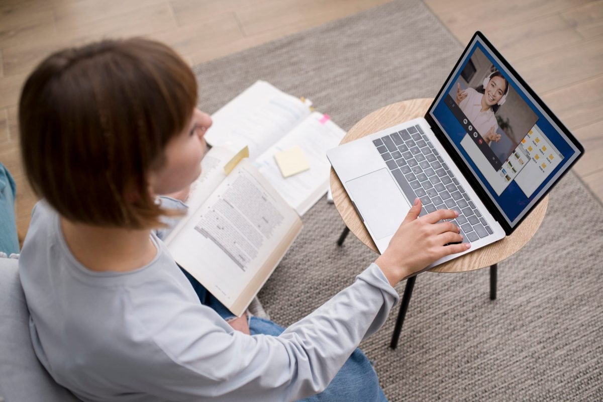 woman-taking-e-learning-courses woman-taking-e-learning-courses